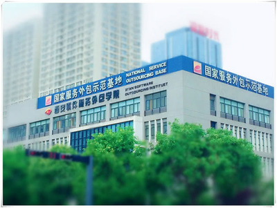 學(xué)生就業(yè)的夢(mèng)工廠 產(chǎn)業(yè)發(fā)展的助推器 軟件外包服務(wù)的雙重角色